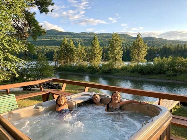 Outdoor spa tub