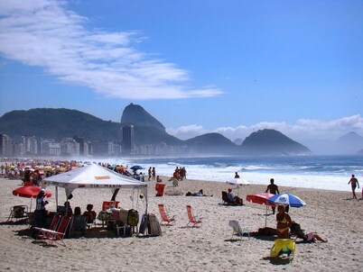Studio in Copacabana close to the beach and next to the Metro, flexible check in.
