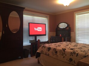 3 habitaciones, escritorio, tabla de planchar con plancha y wifi gratis