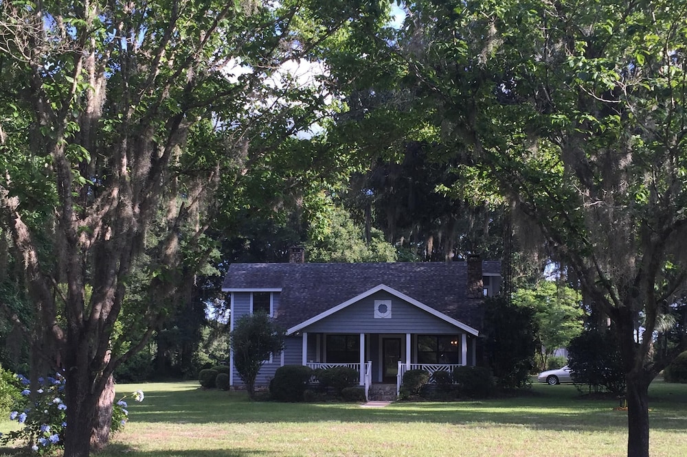 Central to: Spirit of Suwannee Music Park, N. Fla. Springs, Wild Adventures Park