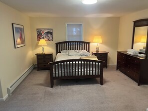 4 habitaciones, tabla de planchar con plancha, wifi y ropa de cama