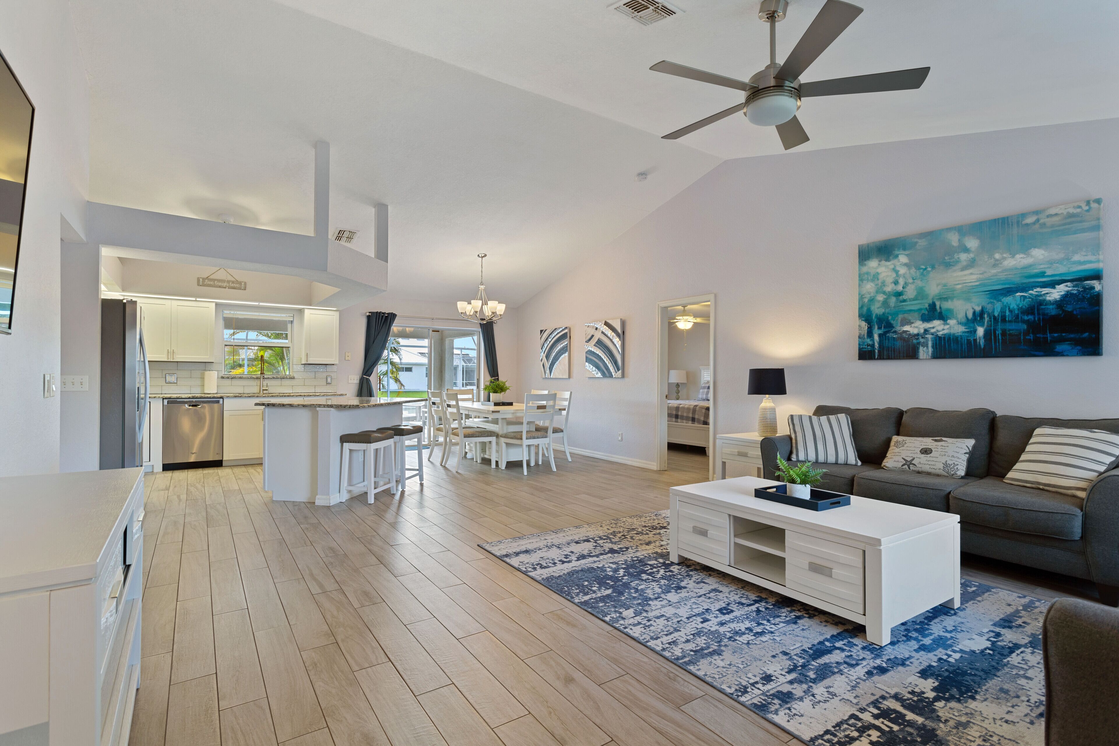 Paradise Amongst the Palm Trees. , Contemporary Home