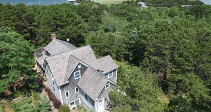 # 326: Vedenäkymät, useita kansia, aurinkoterassi, upea Lt-sijainti!