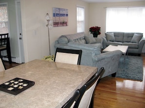 Smart TV, fireplace, DVD player, stereo
