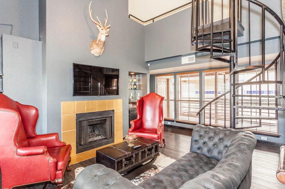 Rock Royalty 4 bedroom Suite