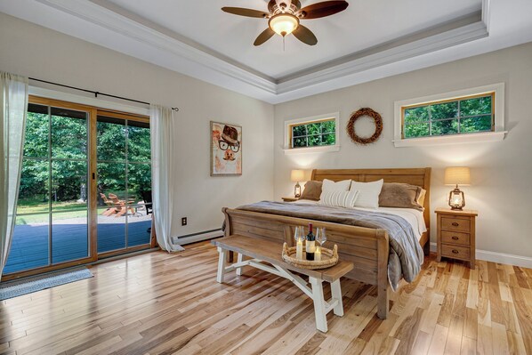 5 bedrooms, iron/ironing board, WiFi, bed sheets