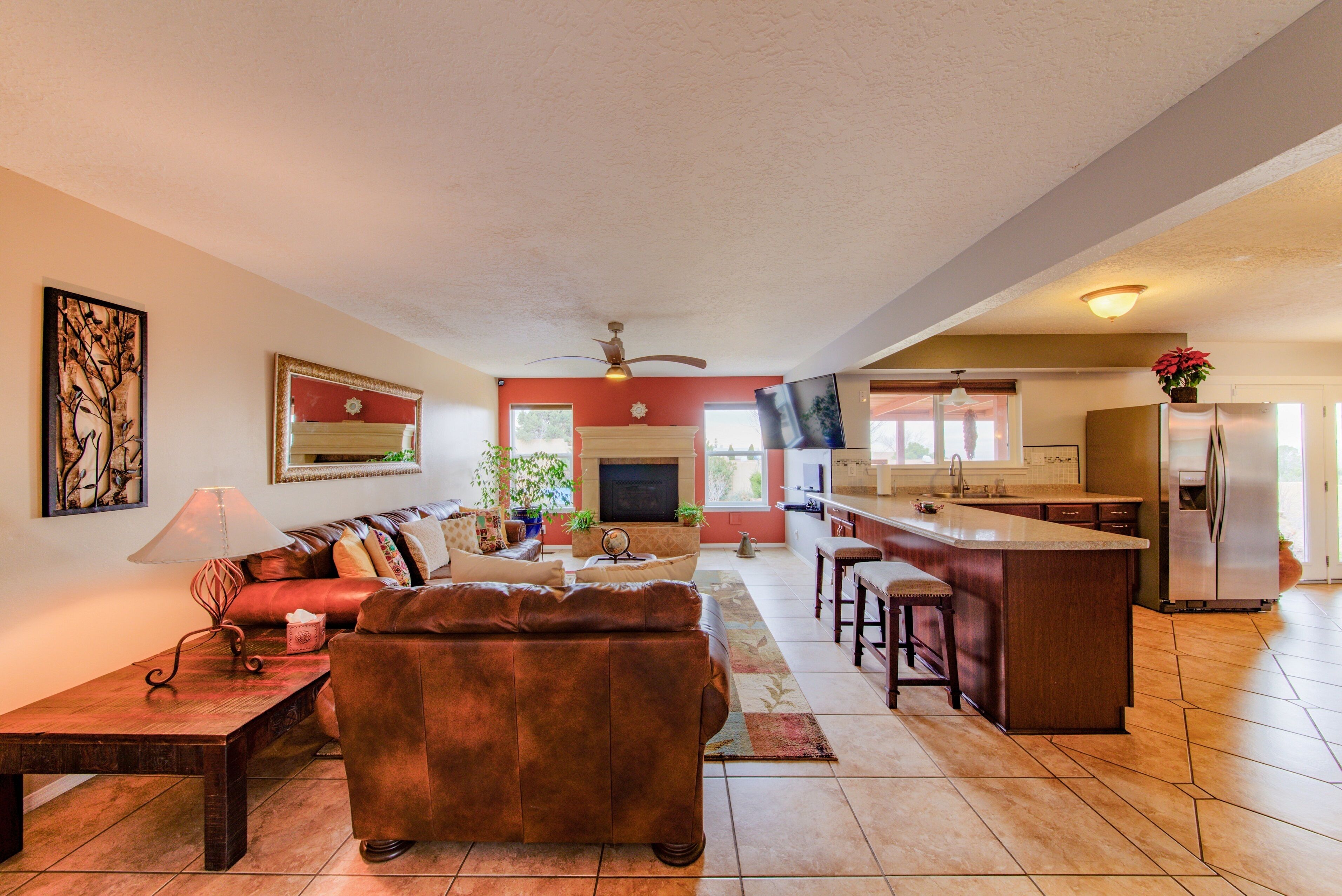 Fiery Sunsets in Quiet Foothills Setting-Hot Tub/Pool Table!