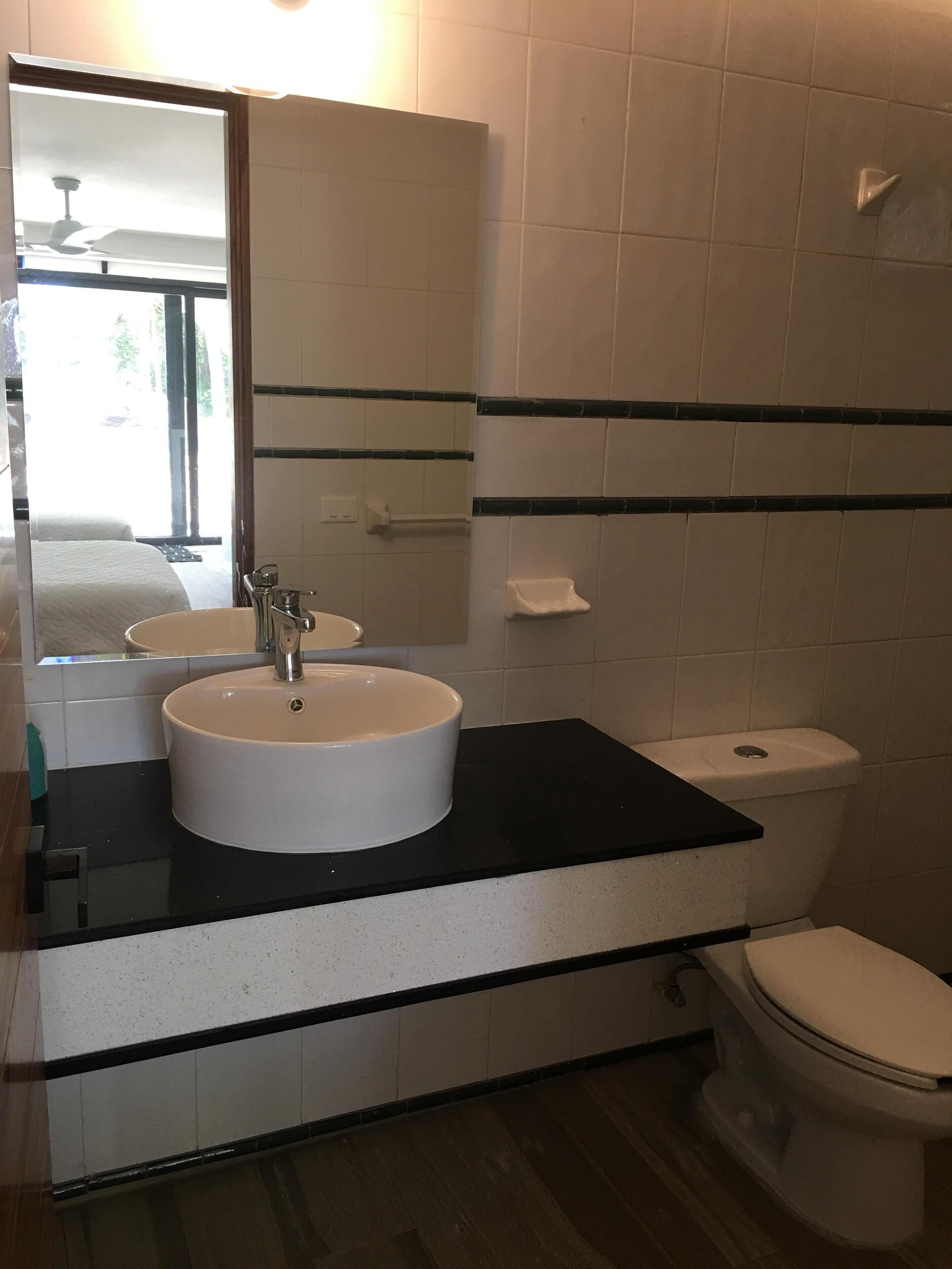 Peaceful and VERY Private room in a Beautiful private Beach house