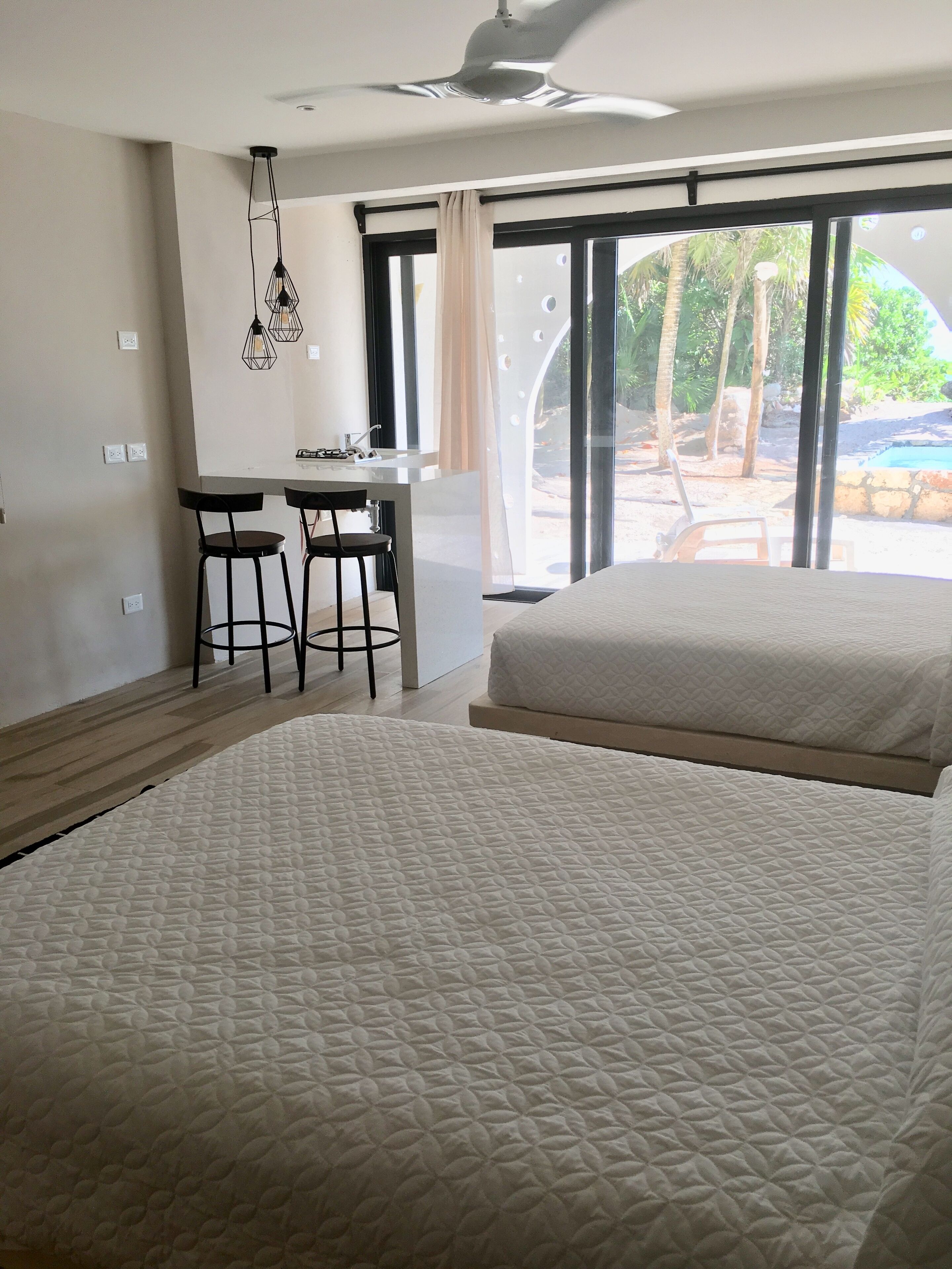 Peaceful and VERY Private room in a Beautiful private Beach house