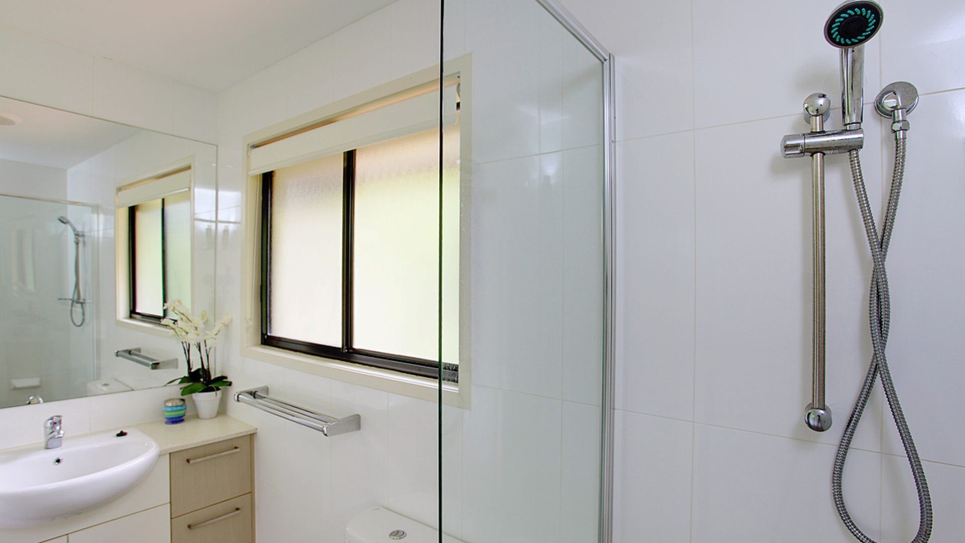 6 Orania Court - Rainbow Shores. 200m to beach. Wifi — image 12