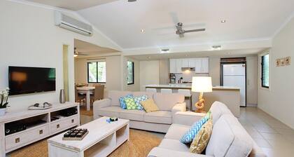 6 Orania Court - Rainbow Shores. 200m to beach. Wifi