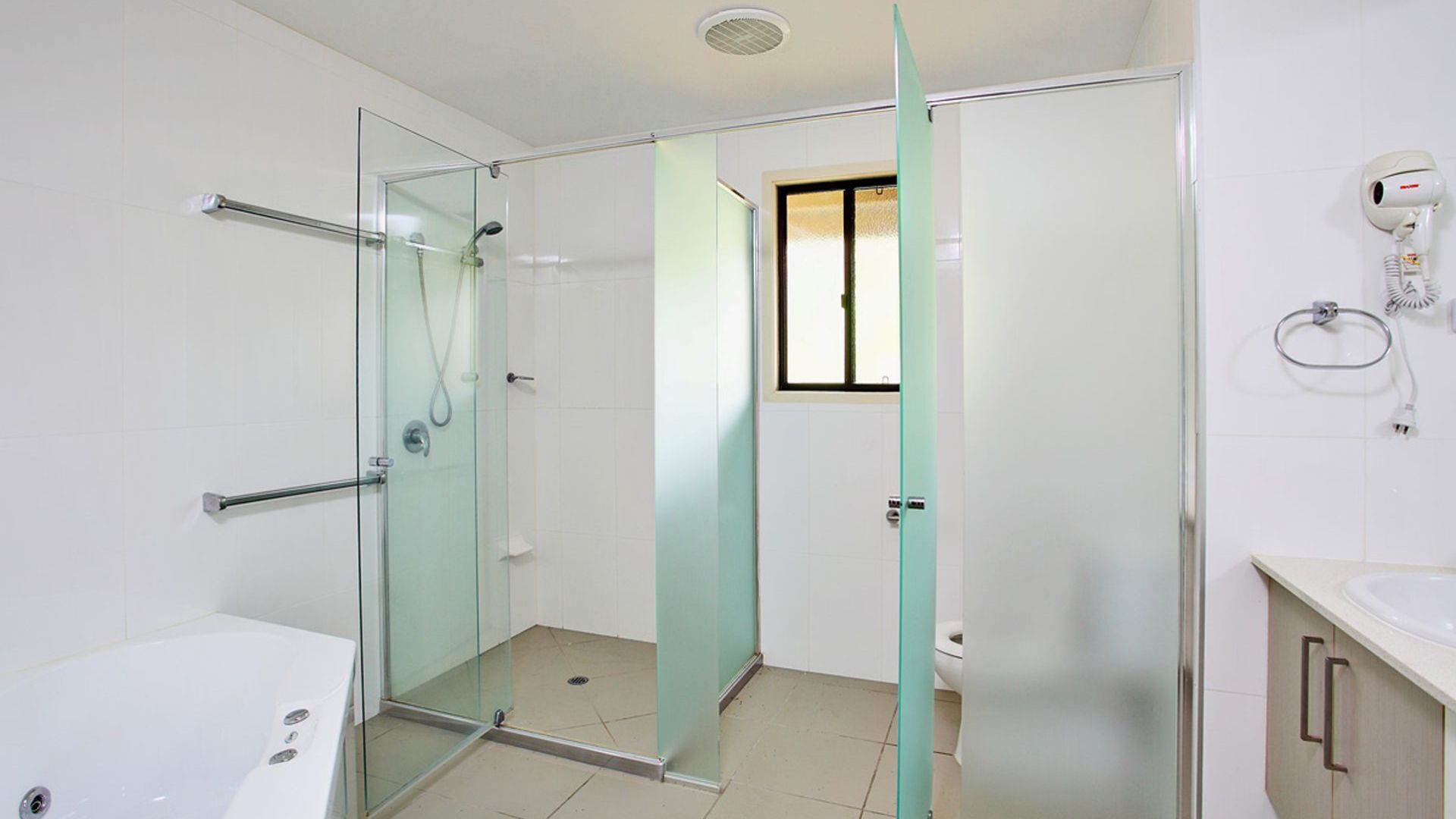 6 Orania Court - Rainbow Shores. 200m to beach. Wifi — image 13