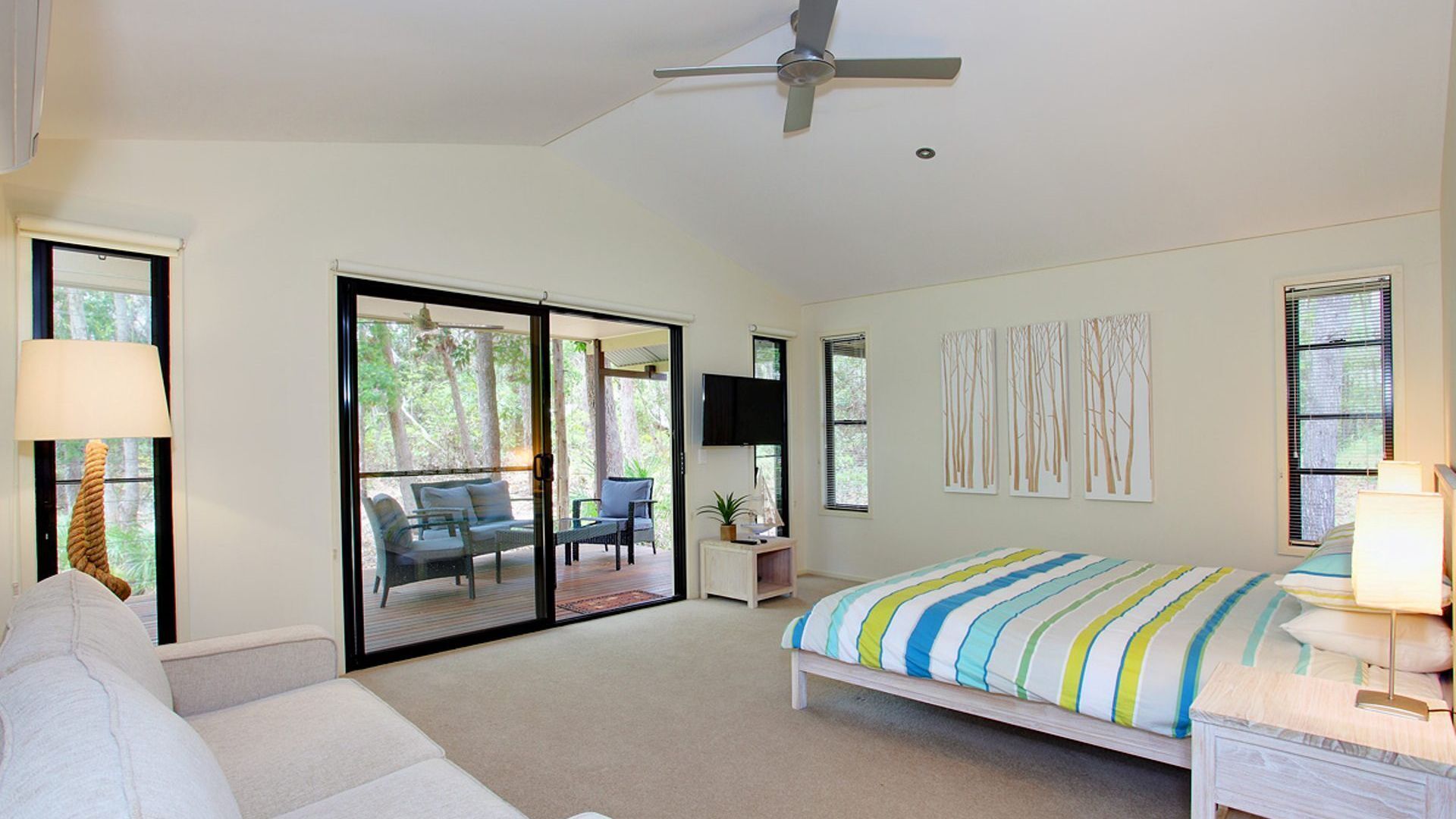 6 Orania Court - Rainbow Shores. 200m to beach. Wifi — image 11