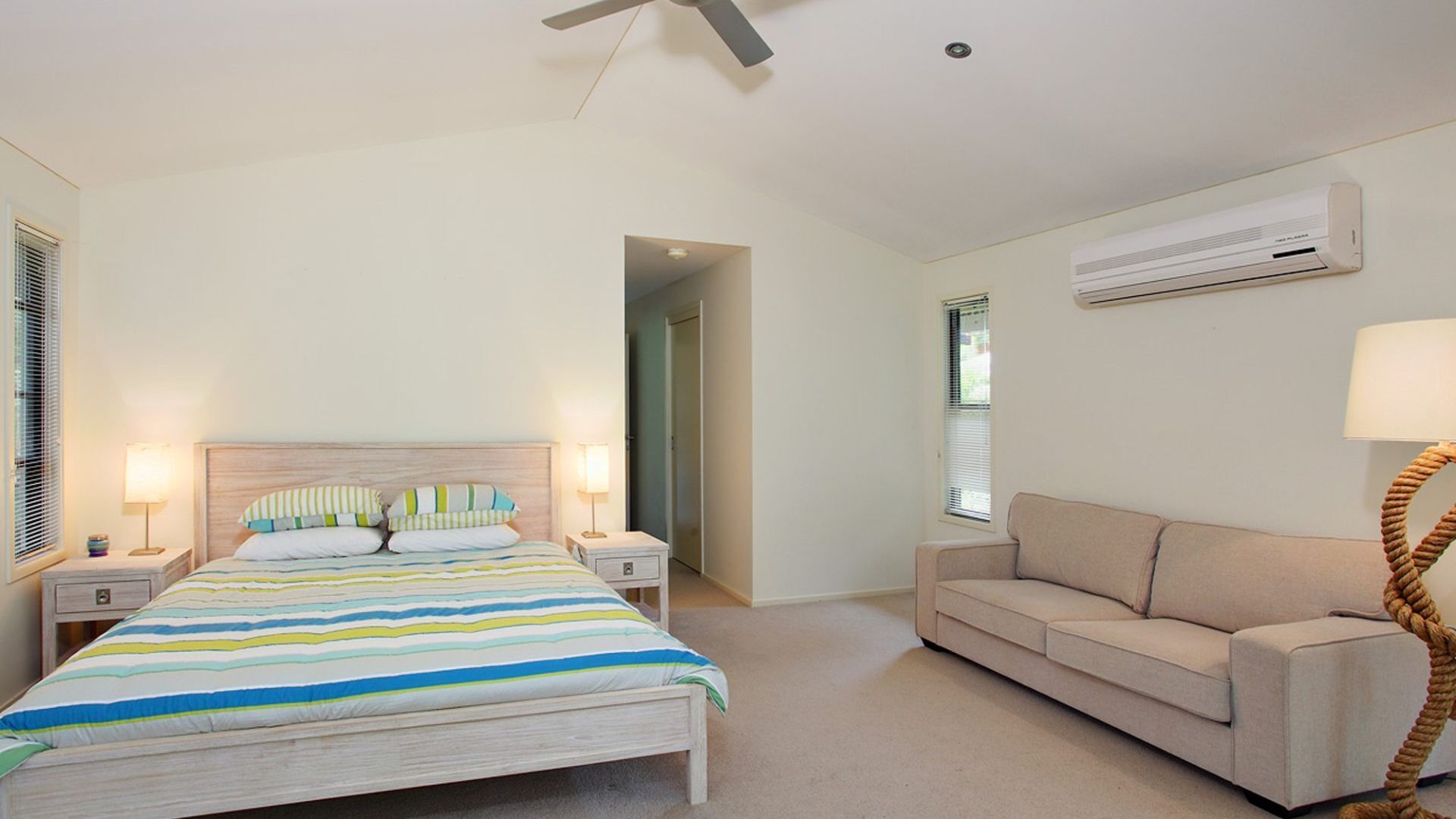 6 Orania Court - Rainbow Shores. 200m to beach. Wifi — image 16