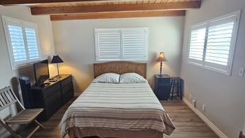 3 bedrooms, iron/ironing board, travel crib, free WiFi