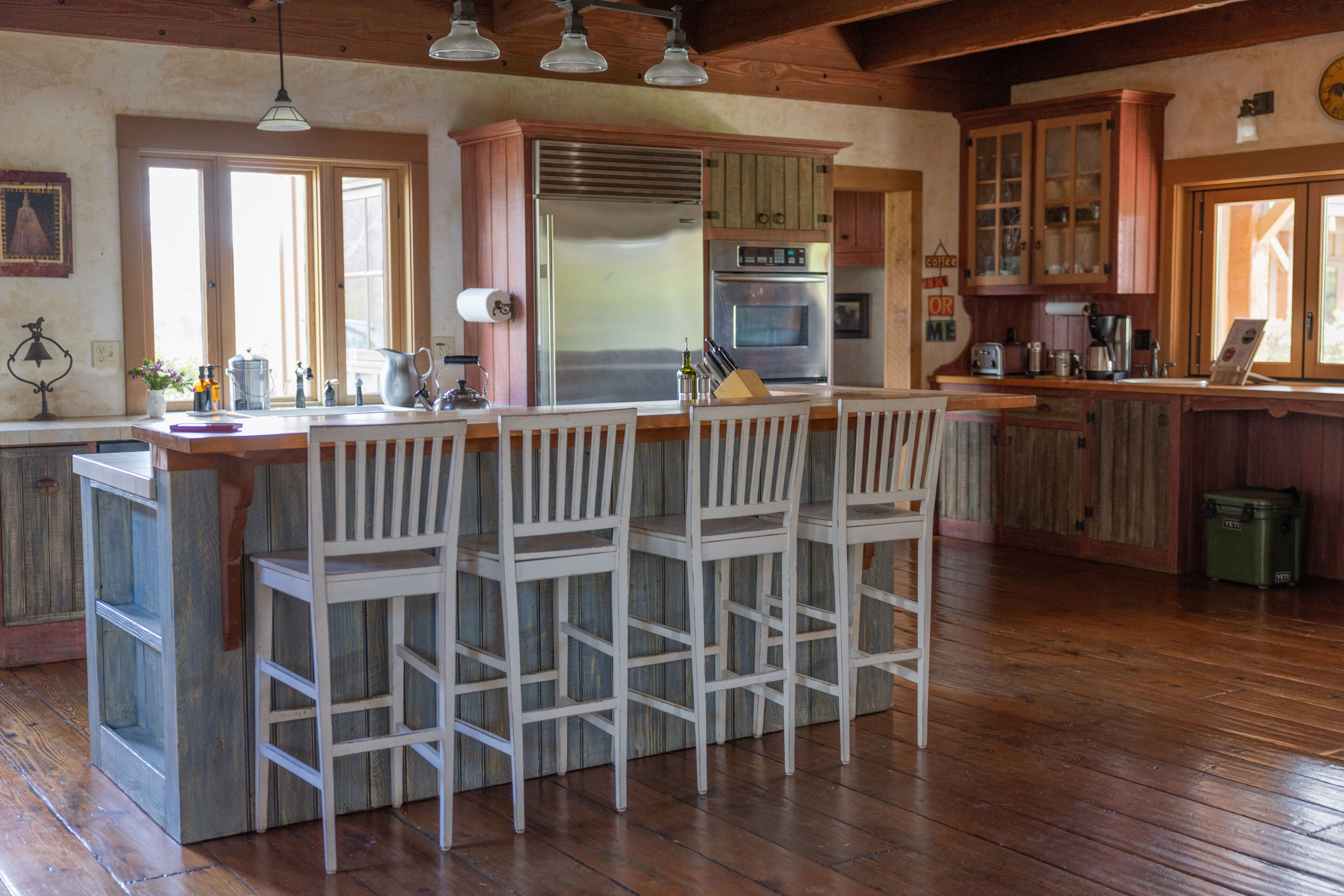 Secluded & spacious house in Grass Valley. Great for family get aways.