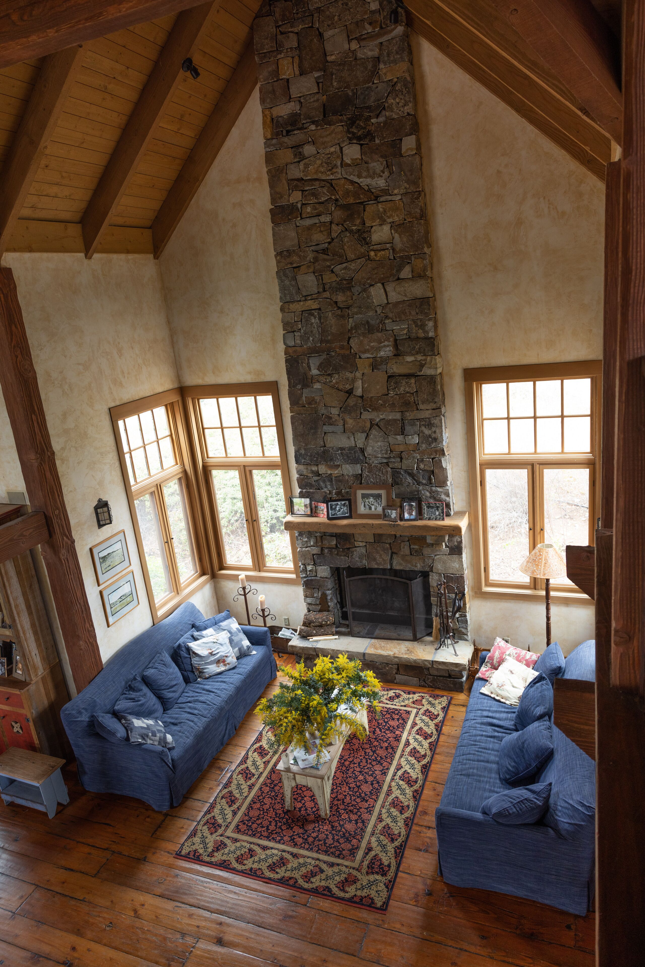 Secluded & spacious house in Grass Valley. Great for family get aways.