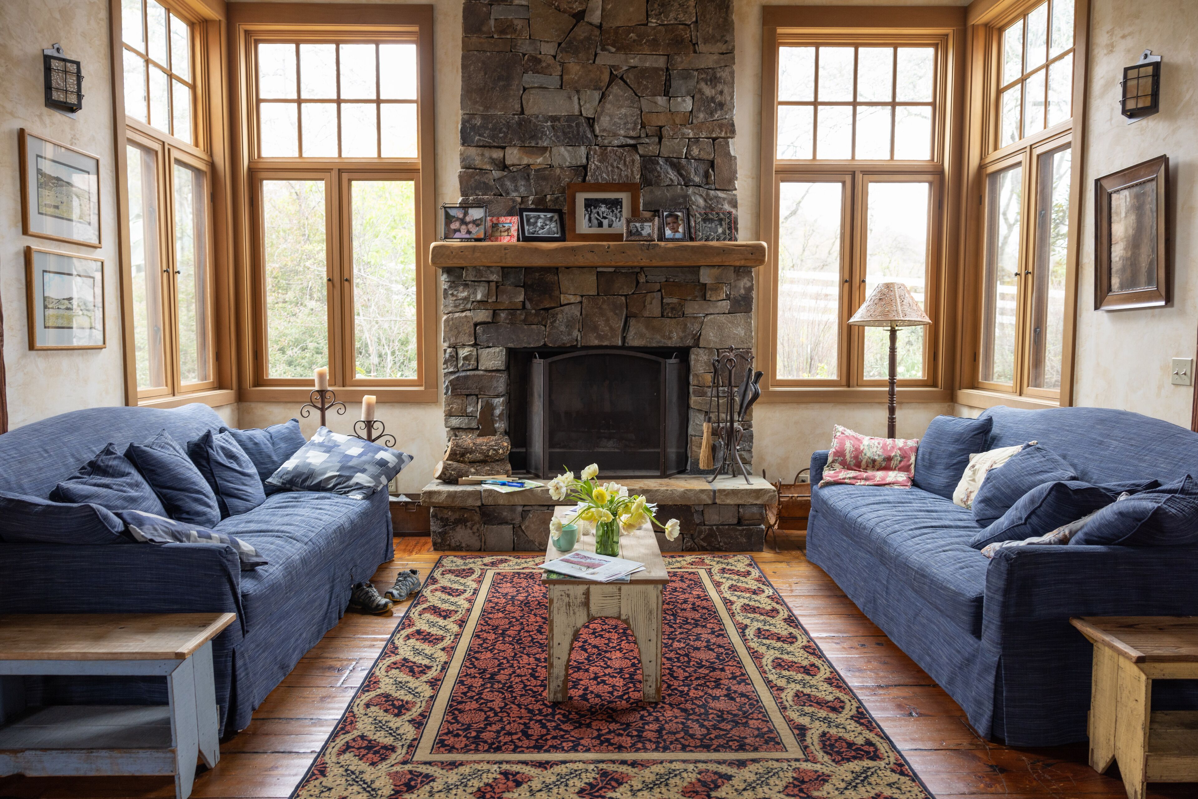 Secluded & spacious house in Grass Valley. Great for family get aways.