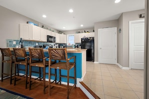 Fridge, microwave, stovetop, dishwasher - 12th St / bayside - 4 br multi level townhouse. Nicely furnished and well cared for. (Ocean City)