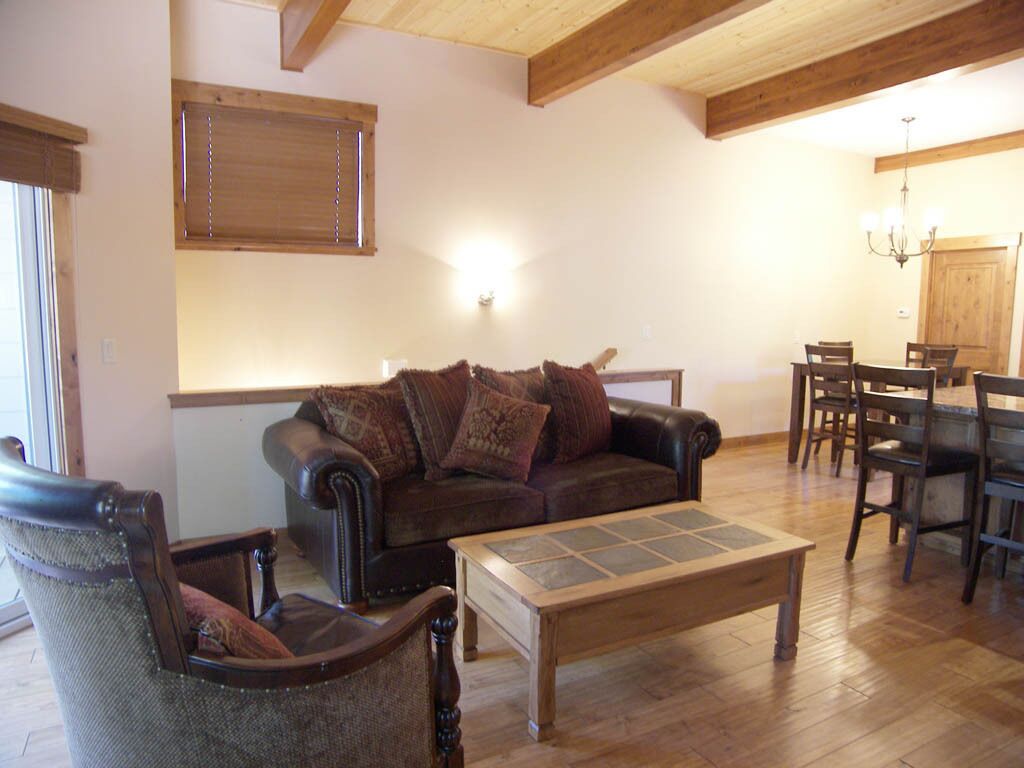 4BR 2.5BA Condo Wood Fireplace Exposed Beams Custom Hardwood Flooring