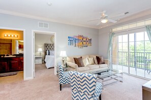 薄型テレビ、DVD プレーヤー