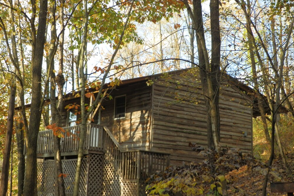 Affordable cabin near Raystown Lake, minutes from Seven Points & Allegrippas Tr