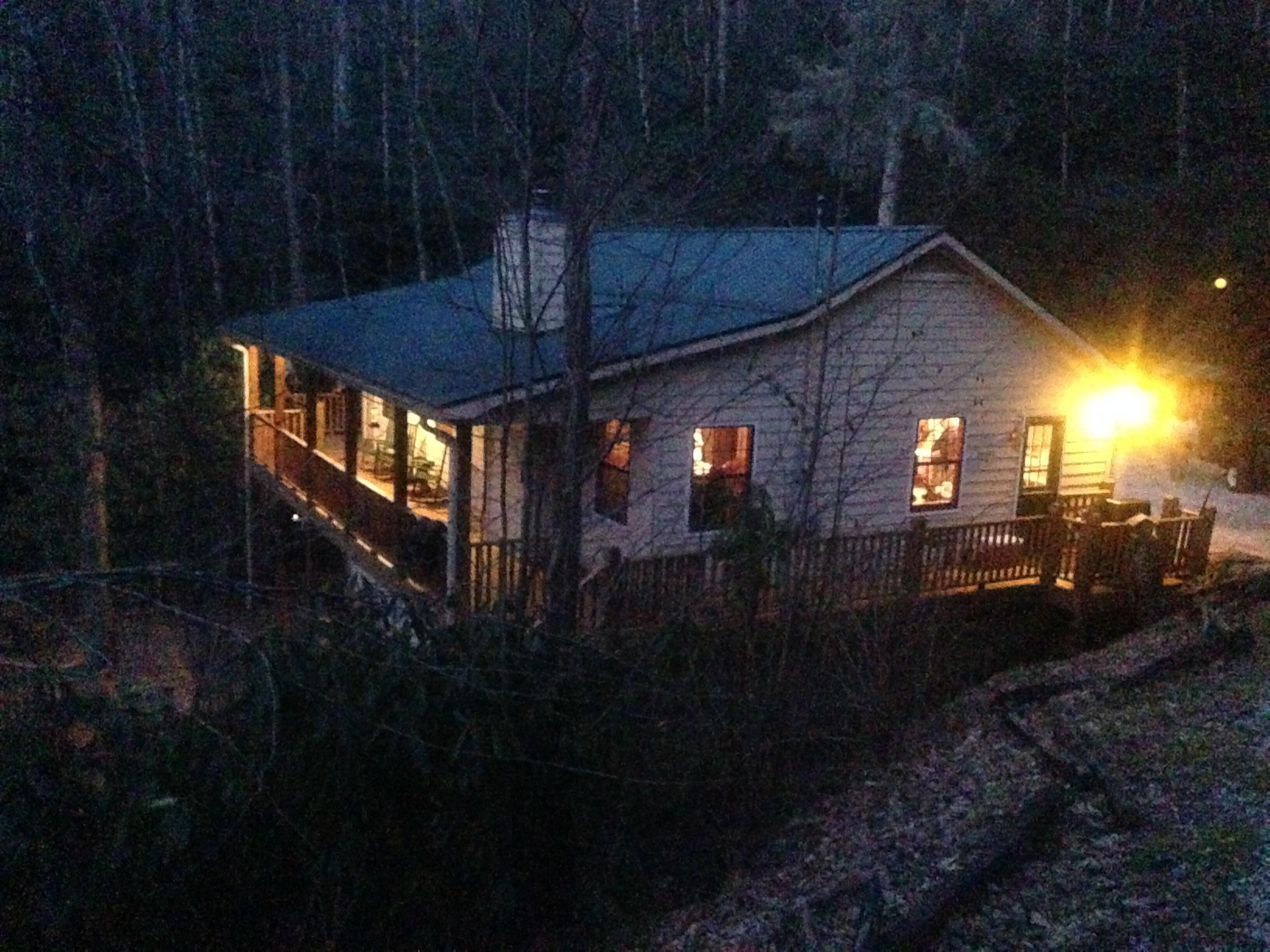 Beautiful, private and charming Cabin set in the Beauty of Nature.