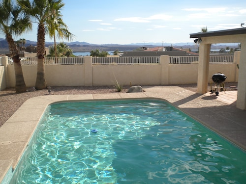 Lake View Pool - 2 ensuite Master bdrs - Split flrplan. Walk to Downtown, Parks