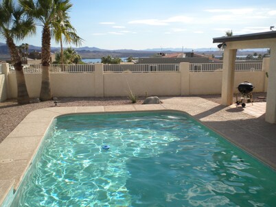 Lake View Pool - 2 ensuite Master bdrs - Split flrplan. Walk to Downtown, Parks