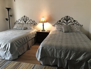 2 bedrooms, desk, iron/ironing board, free WiFi