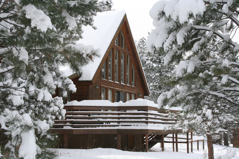 Cozy Chalet-Great Location and reasonable rates!