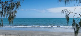 Wags On The Beach - Toogoom - Beachfront- 4BR-Aircon- Pets OK