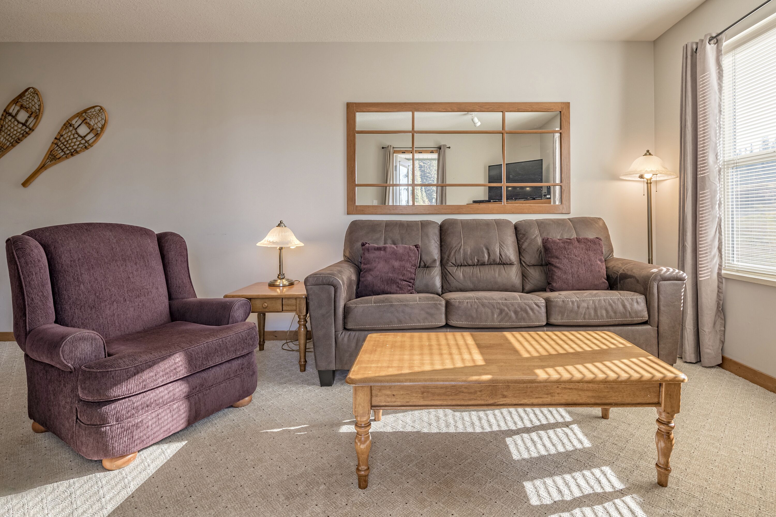  Large Corner Quiet Top Floor Condo at the Foot of Silver Queen Chairlift