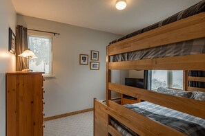 2 quartos, ferros/tábuas de passar roupa, Wi-Fi de cortesia