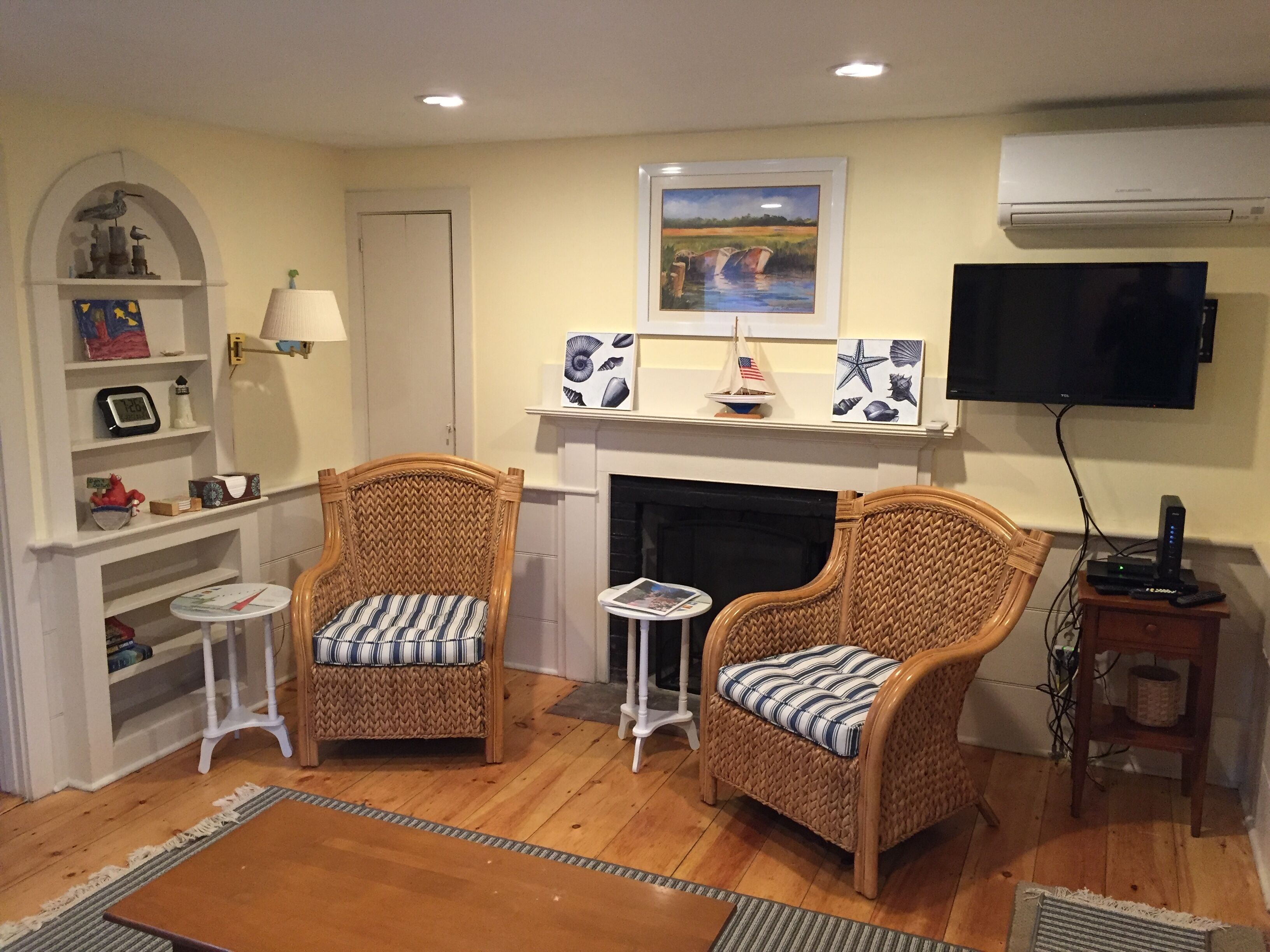 <br>Walk to Private Beach, 2 Br Cottage, AC, WiFi