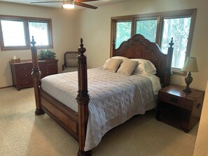 4 habitaciones, tabla de planchar con plancha y cuna de viaje 