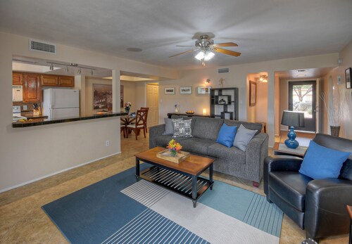 One Story "Rat Pack" Patio Home, Near GOLF & Trails, Heated Comm POOL/SPA, Walk to Dine & Shop