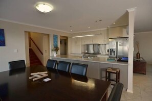 Dining - Wahroonga On The Water (Kingscote)