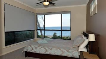 5 bedrooms, iron/ironing board, WiFi, bed sheets