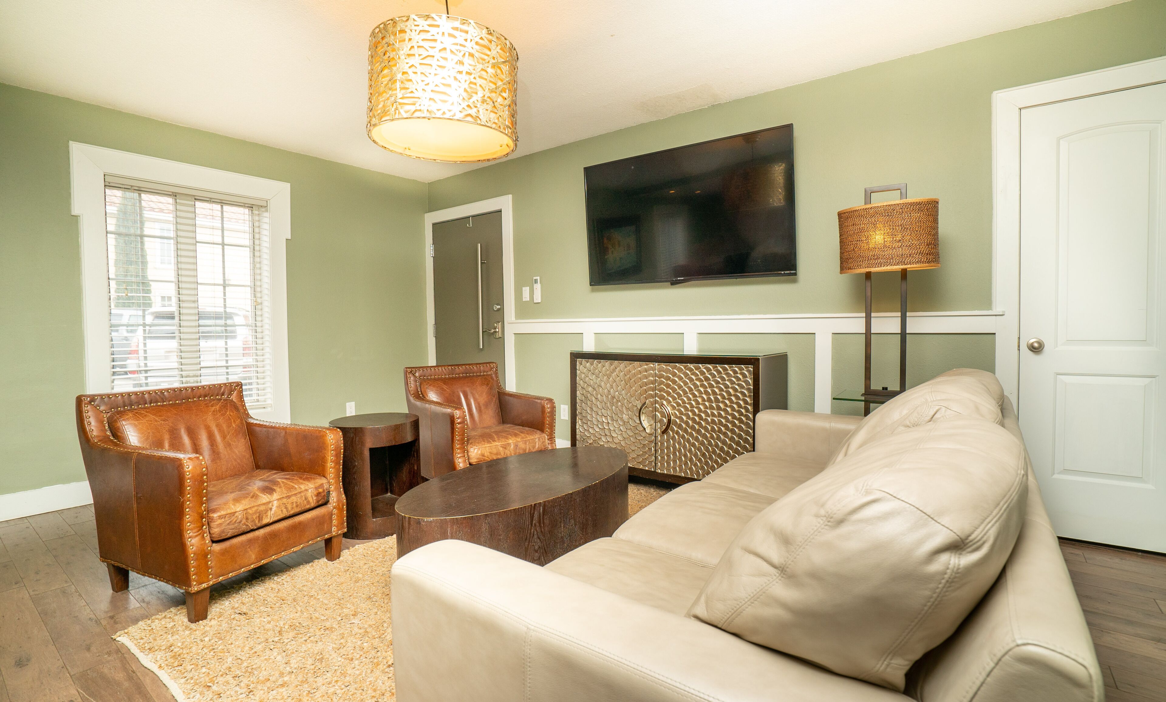 Bologna - Ground Floor Condo 3 Minute Walk to Virginia Beach Boardwalk & Sand