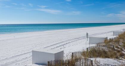 Welcome to The 4 Seas Cottage - FREE Beach Serv. In Season Mar - Oct!