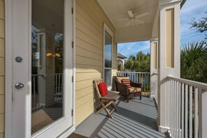 Terrace/patio - Welcome to The 4 Seas Cottage - FREE Beach Serv.  In Season Mar - Oct! (Miramar Beach)