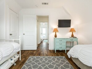 3 habitaciones, tabla de planchar con plancha, wifi y ropa de cama 