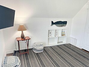 Interior - Just Take It Easy - Modern Decor, Chill Vibe! (Surfside Beach)