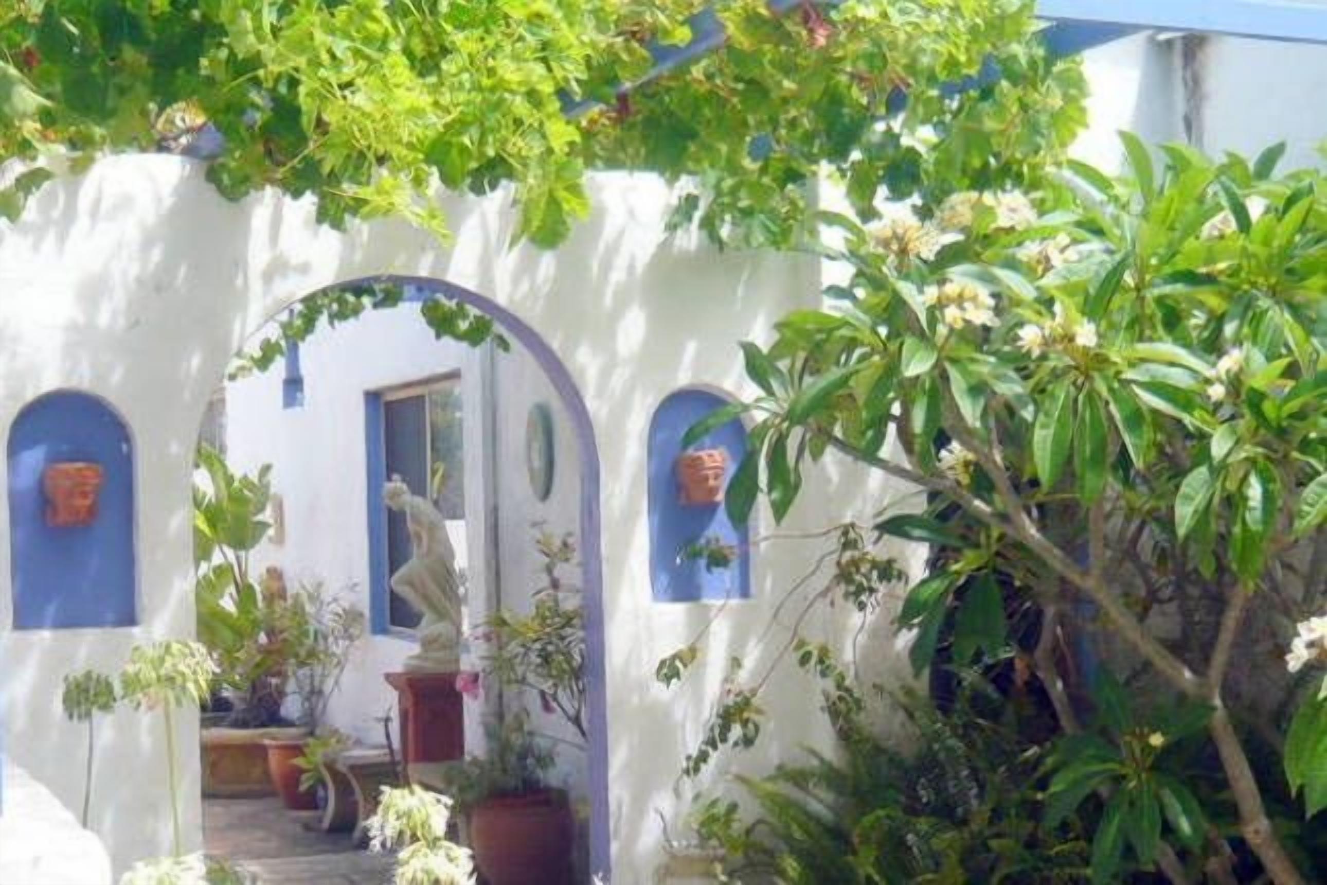 Mediterranean Apt: Ocean Views  Sleeps 6 - Spacious- Families - Couples - Beach