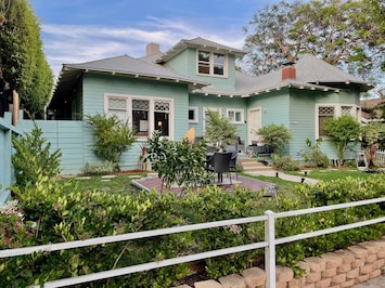 Welcome to your new home in Santa Monica!