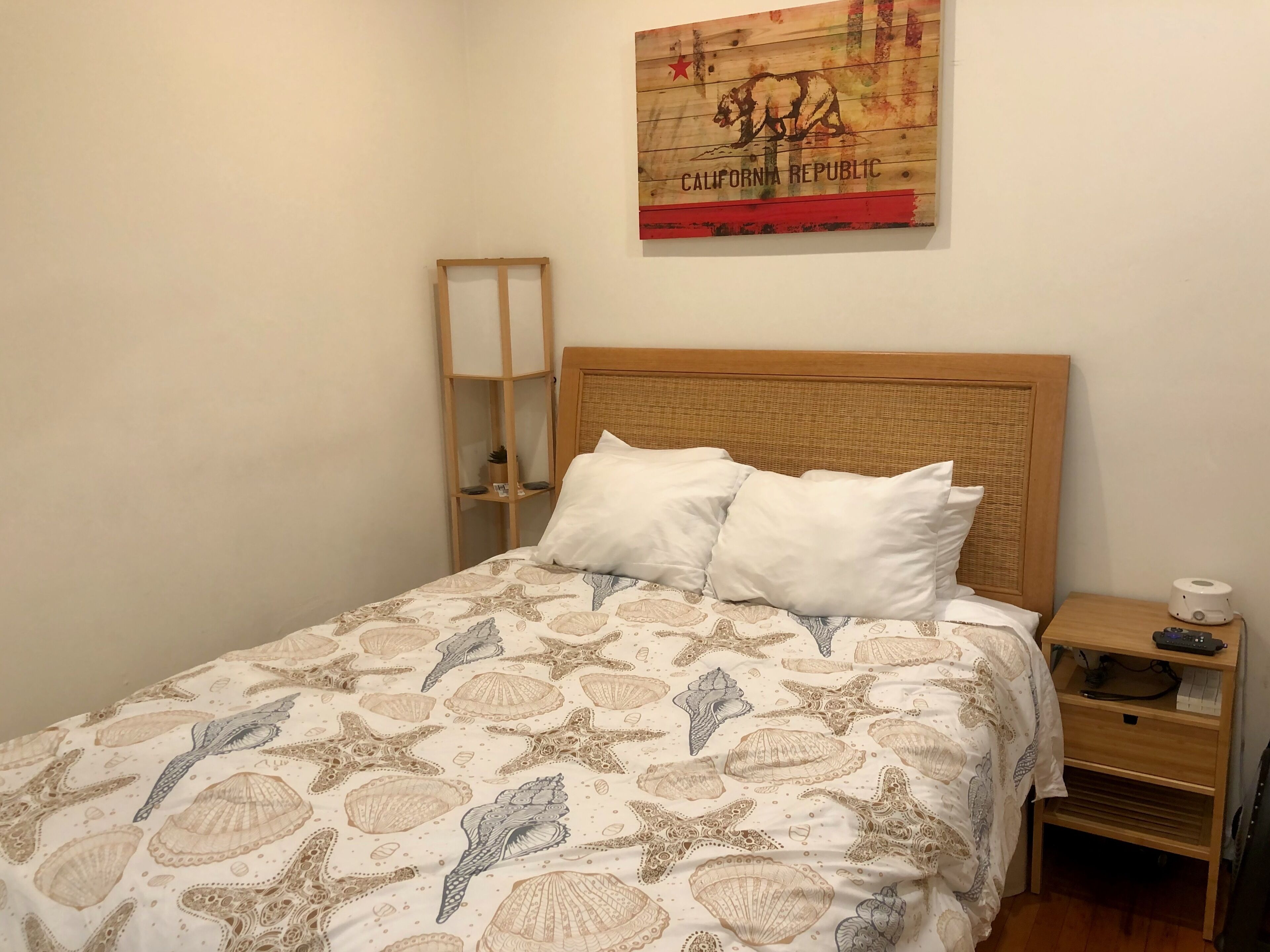 Large Room Available in a Beautiful Victorian Manor in Santa Monica