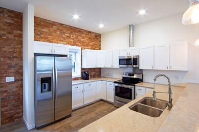 Painted Rock Vacation Rental - Walking To Watkins Glen Attractions