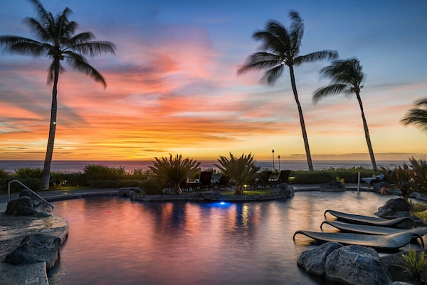 Sunset view at Hali'i Kai Ocean Club!! Can't get enough of it!