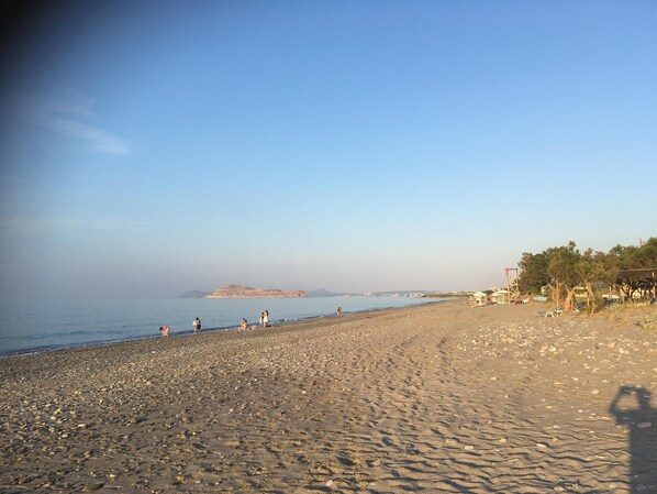 On the beach, sun loungers - Stella(r) beachhouse (Platanias Chania)